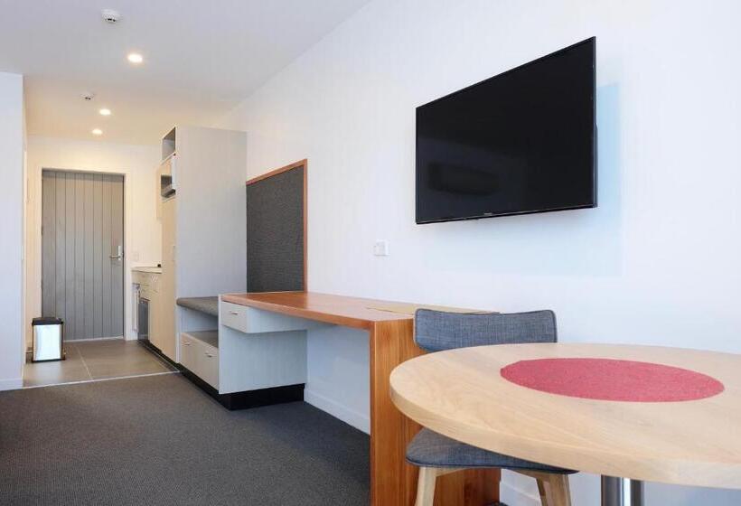 استودیوی استاندارد, Stopforths Motel