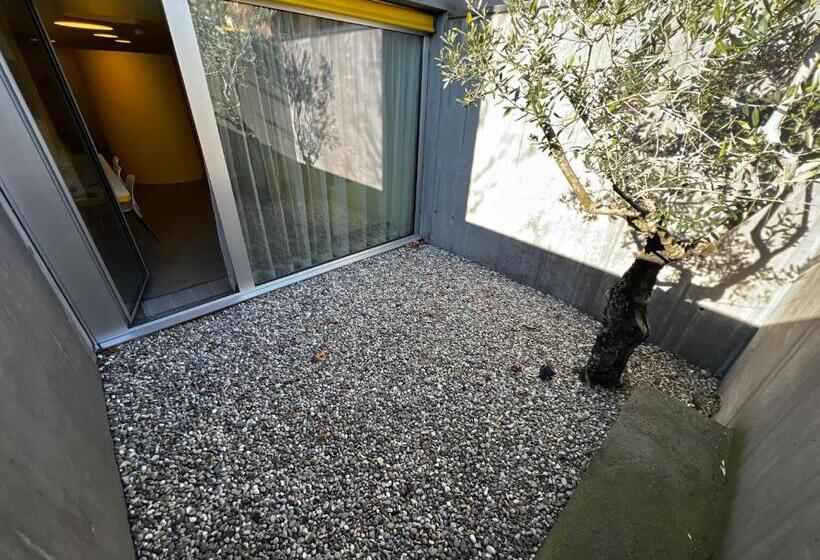 Camera Quadrupla Standard, Chromotel Self Check In