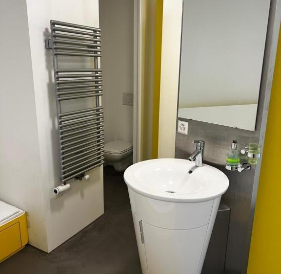 Camera Quadrupla Standard, Chromotel Self Check In