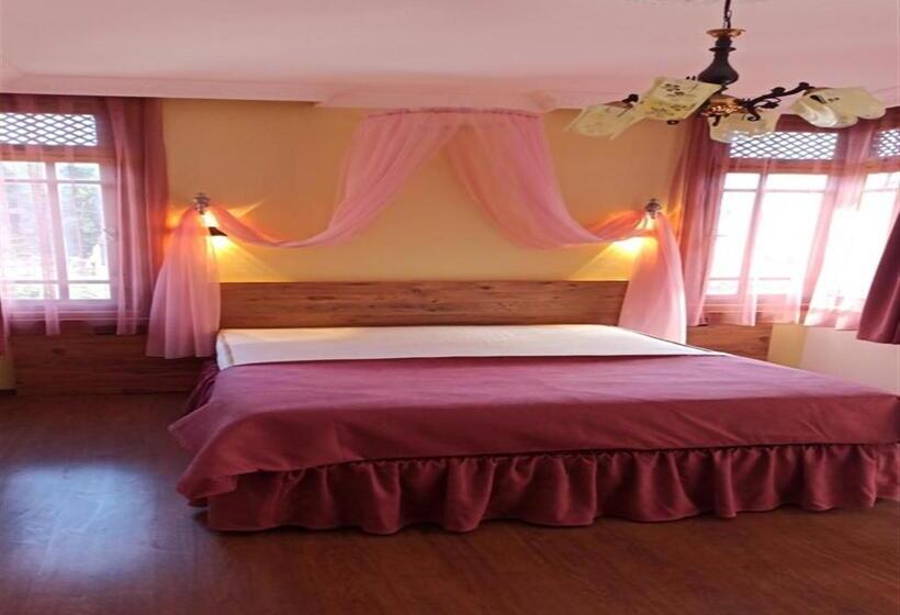 Quarto Estandar, Agon Boutique