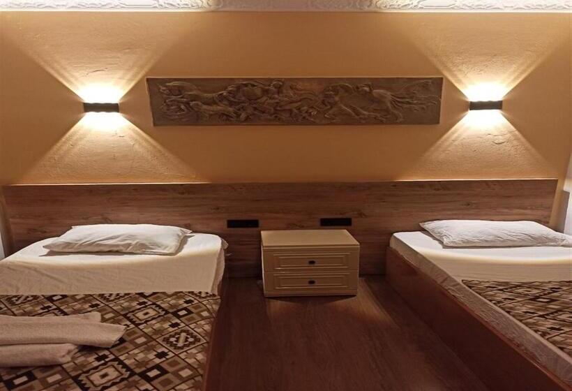 Quarto Estandar, Agon Boutique