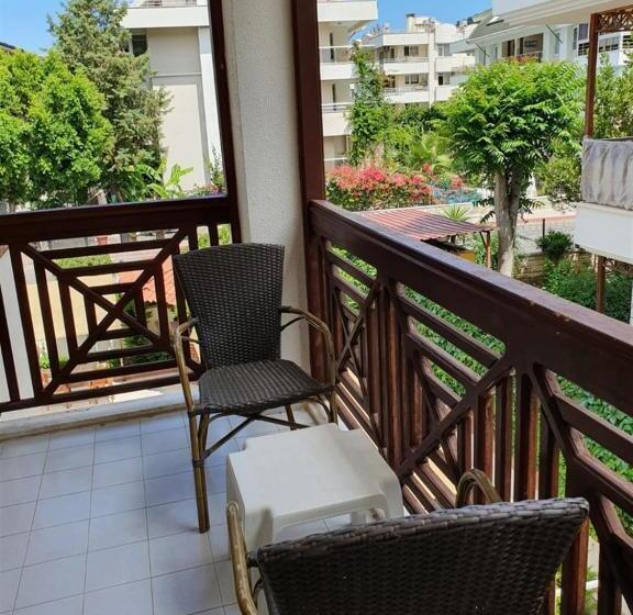 Quarto Triplo Estandar, Agon Boutique