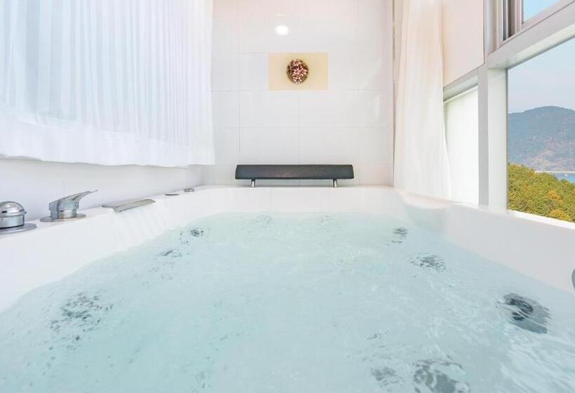 스탠다드 스튜디오, Geoje Forest Morning Spa Pension