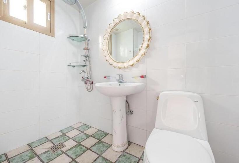 스탠다드 스튜디오, Geoje Forest Morning Spa Pension