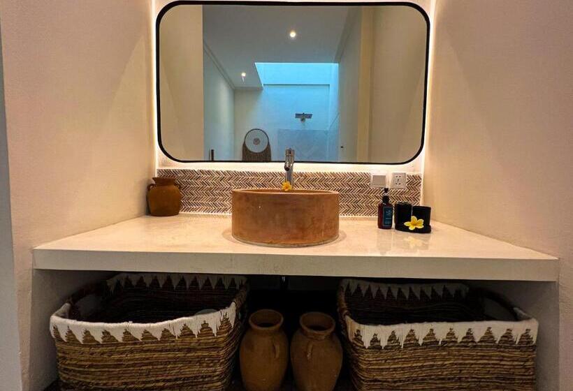اتاق لوکس با بالکن, Rascals Hotel   Adults Only