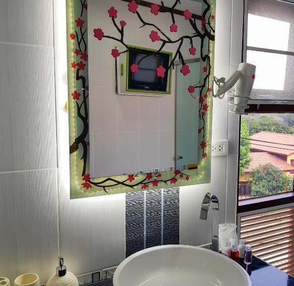 اتاق خانوادگی, Olivier Boutique