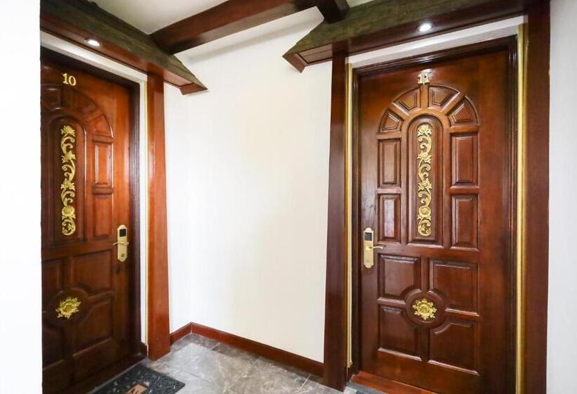 اتاق خانوادگی, Olivier Boutique