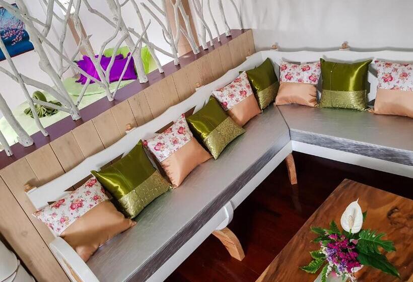 اتاق اکونومی یک تخته, Olivier Boutique