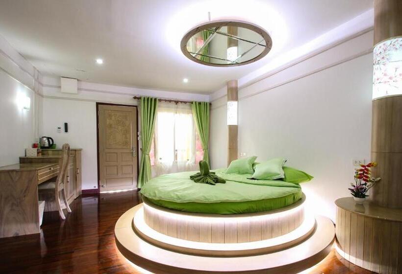 اتاق اکونومی یک تخته, Olivier Boutique