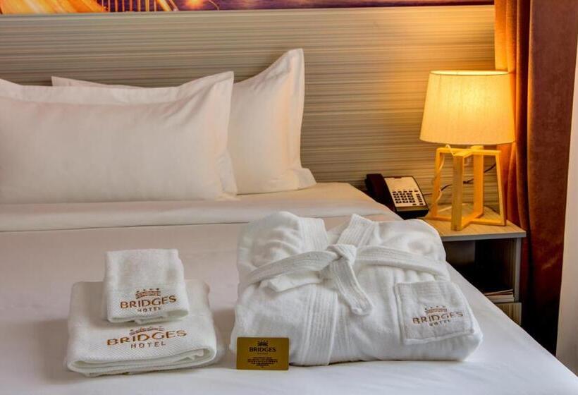 اتاق استاندارد یک نفره, Bridges