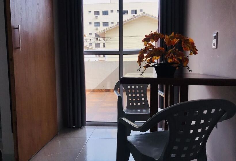 غرفة بريميوم ثلاثية, Don Marco S