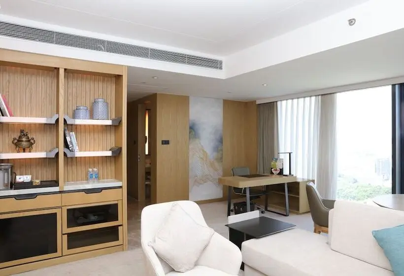 ダブルベッドのスタンダードスタジオ, Four Points By Sheraton Changsha, Meixi Lake