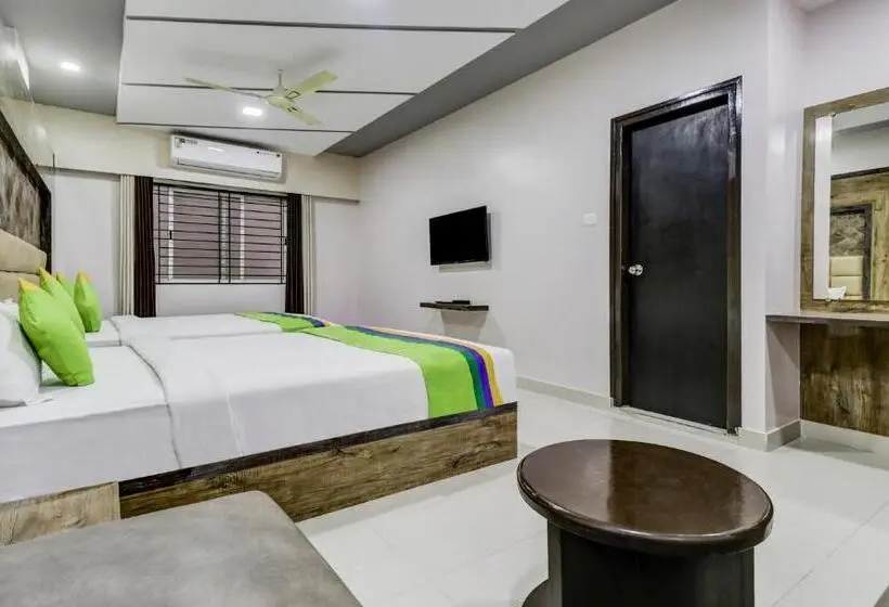 デラックスルーム, Treebo Sahara Suites