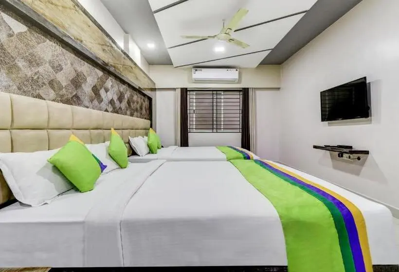 デラックスルーム, Treebo Sahara Suites