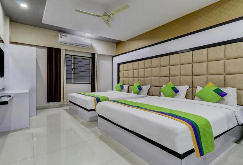 Chambre Supérieure, Treebo Sahara Suites