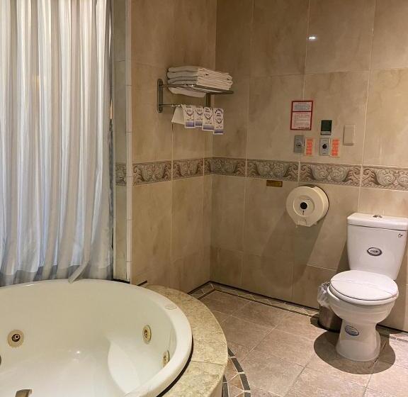 اتاق لوکس چهار تخته, I Live Motel