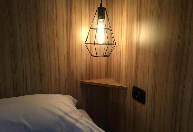 اتاق استاندارد با سرویس بهداشتی مشترک, Nordic Hostel N Box