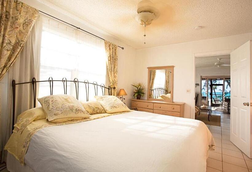 Deluxe Suite King Bed, Hollywood Beach Suites Turks And Caicos
