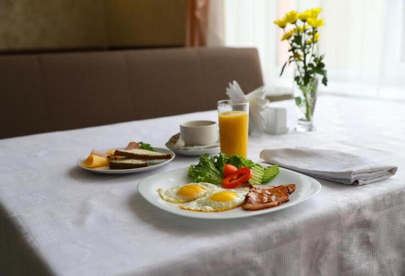 اتاق لوکس, Karpaty