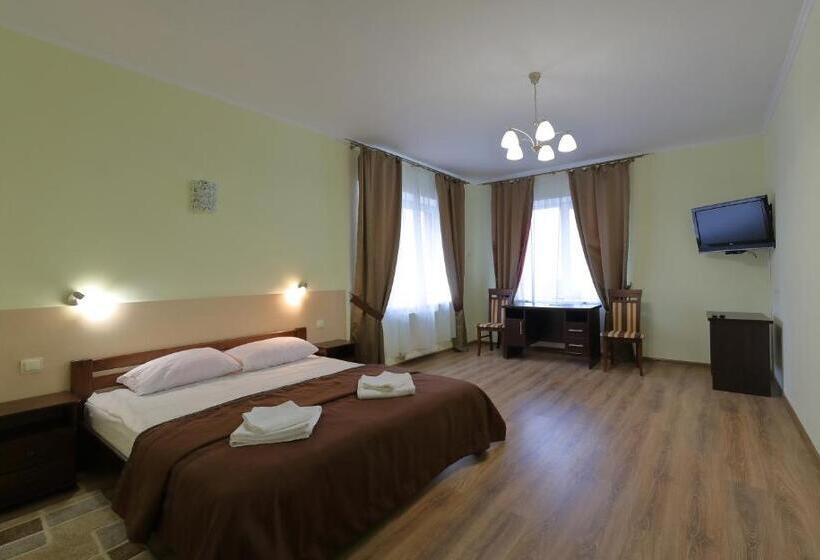 اتاق لوکس, Karpaty