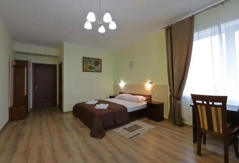 اتاق لوکس, Karpaty