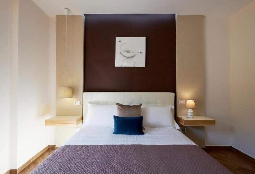 اتاق استاندارد سه تخته با بالکن, 360 Hospitality