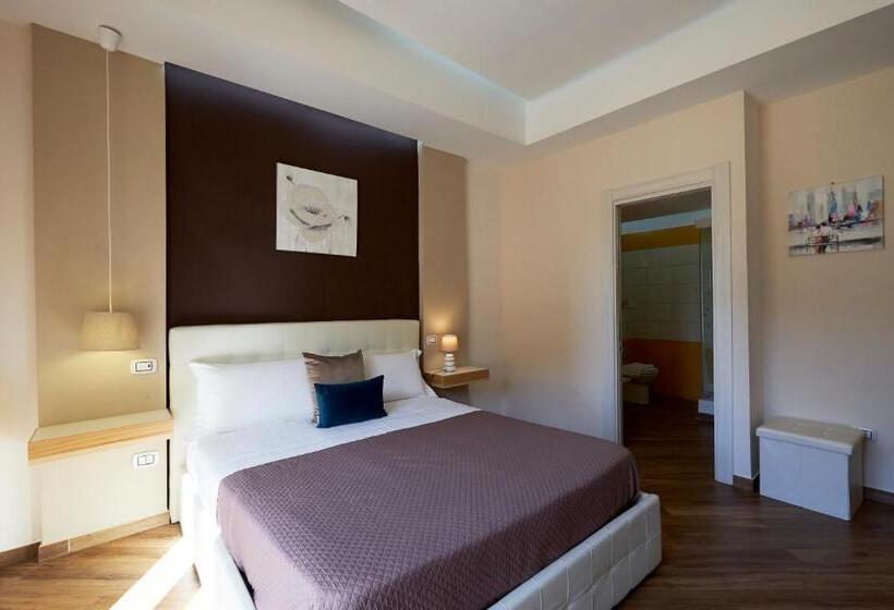 اتاق استاندارد سه تخته با بالکن, 360 Hospitality