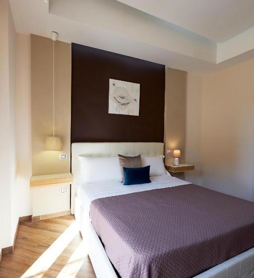 اتاق استاندارد سه تخته با بالکن, 360 Hospitality