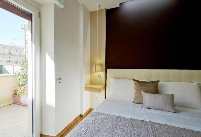 اتاق استاندارد سه تخته با بالکن, 360 Hospitality