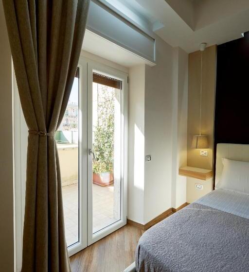 اتاق استاندارد سه تخته با بالکن, 360 Hospitality