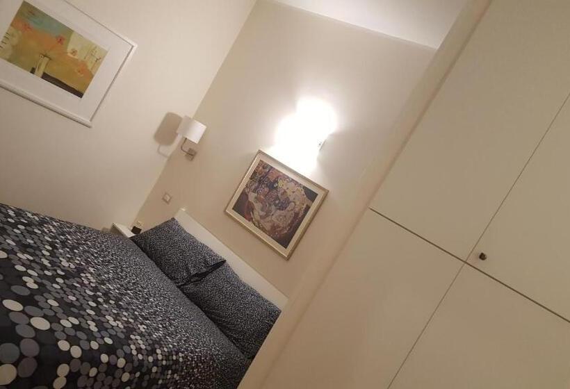 חדר סטנדרט, Casacri