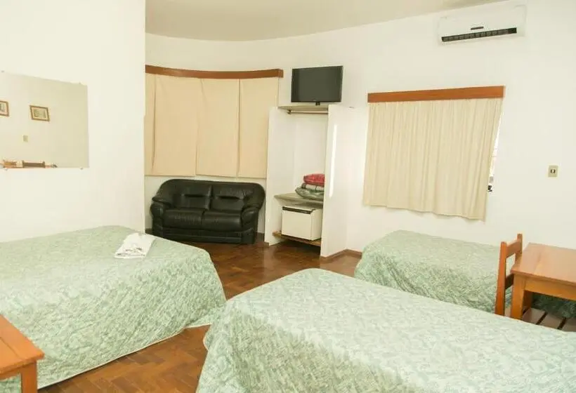 スタンダード4人部屋, Central Plaza Hotel Tupa