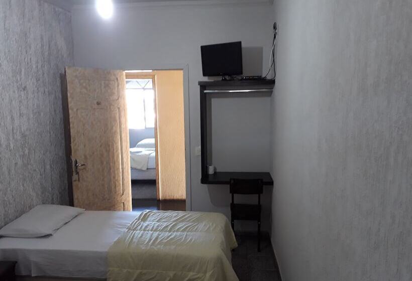 标准单人间, Araca