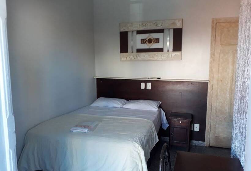 标准单人间, Araca