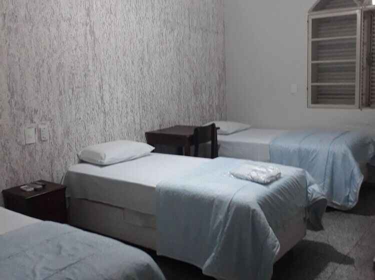 标准三人间, Araca