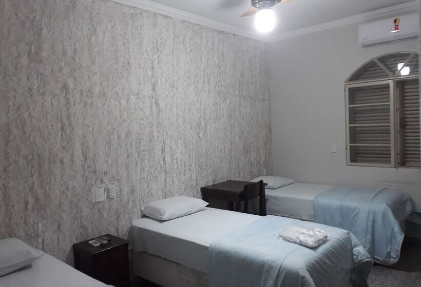 标准三人间, Araca