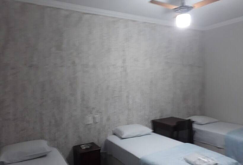 标准三人间, Araca