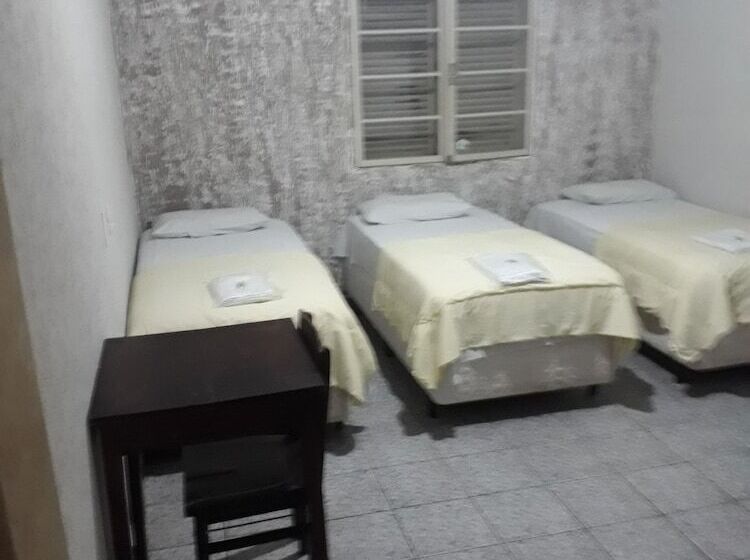 标准三人间, Araca