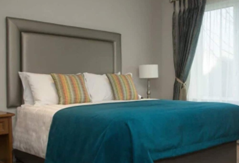 غرفة كلاسيكية, Longcourt House