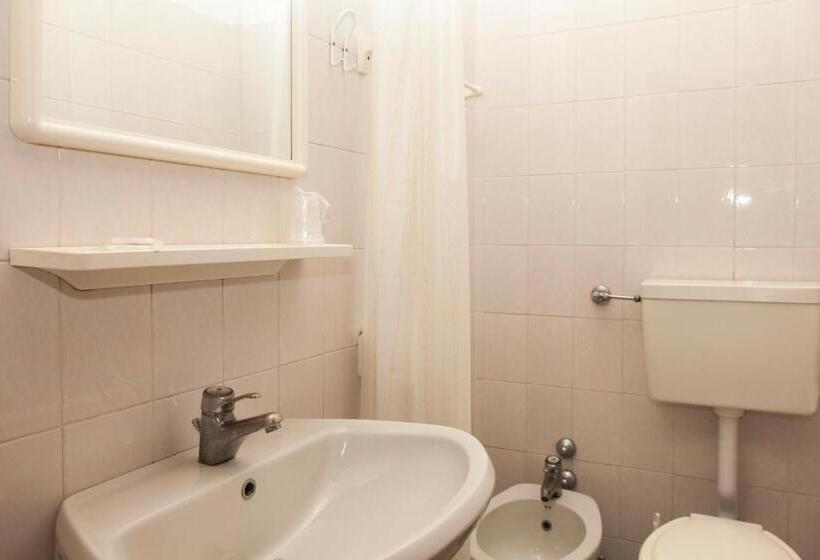 غرفة قياسية, Taormina