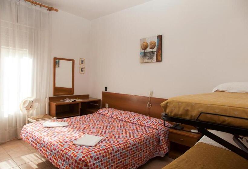 غرفة قياسية مزوَّدة بشُرفة, Taormina