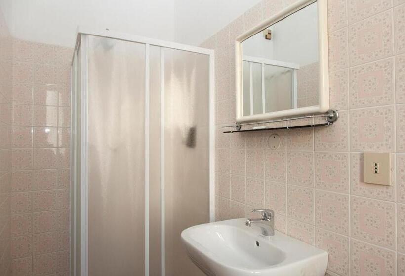 غرفة قياسية مزوَّدة بشُرفة, Taormina