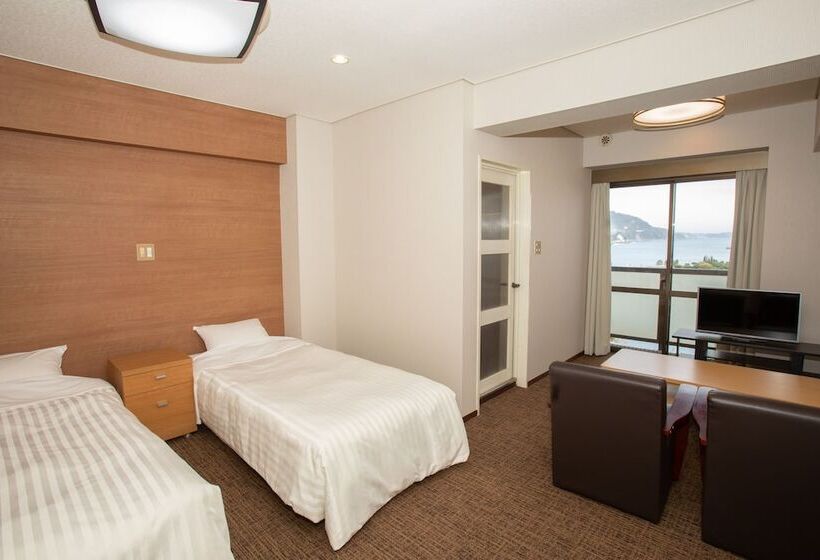 Номер Стандарт Вид на Море, Uomisaki