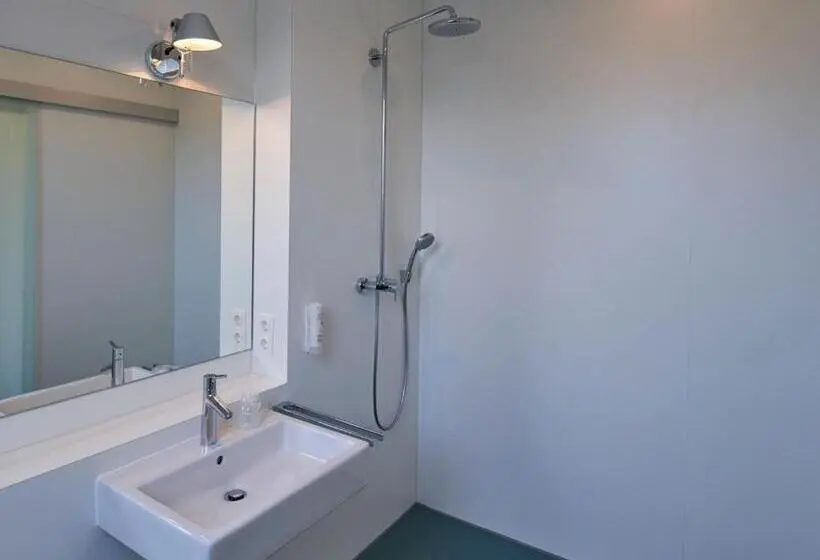 Standard-invahuone, Radhotel Am Gleis