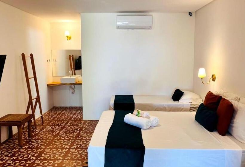 舒适三人间, Pousada Enero