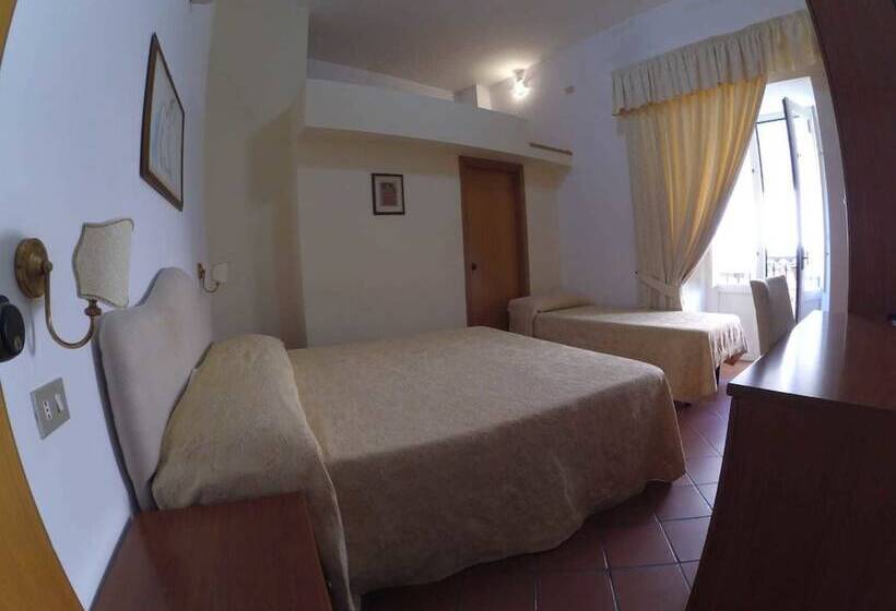 اتاق استاندارد سه نفره, Caterina House Nel Borgo Piú Bello D Italia