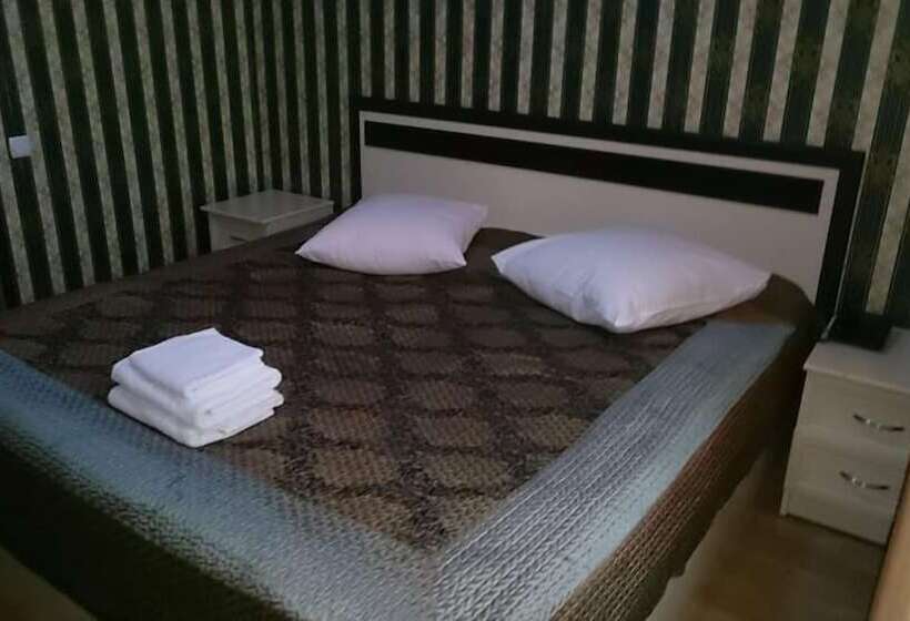 اتاق لوکس با بالکن, Kourosh