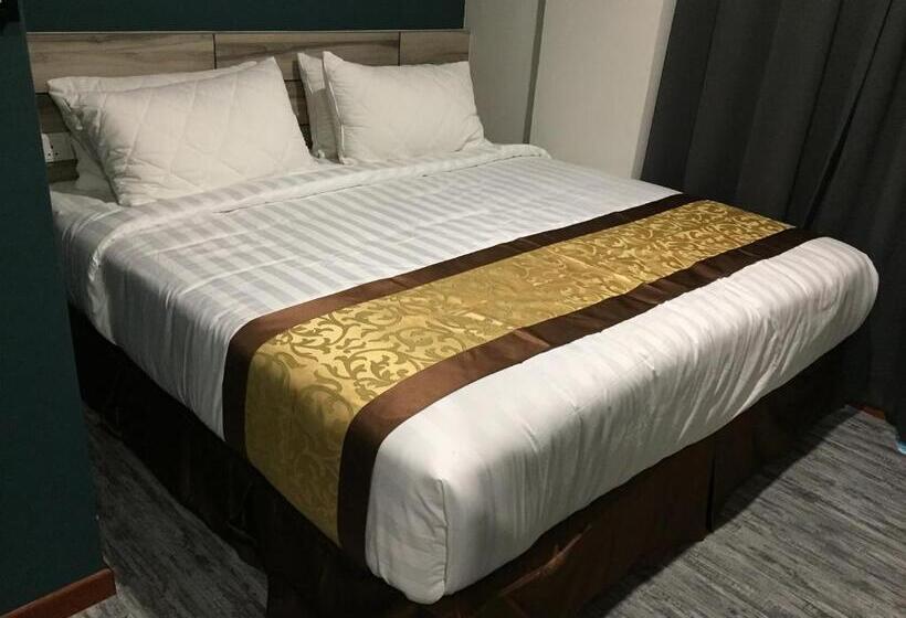 带大床的豪华间, Meriton Inn