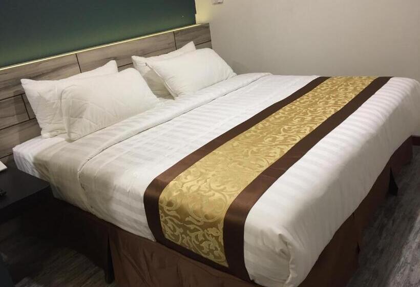 带大床的标准间, Meriton Inn