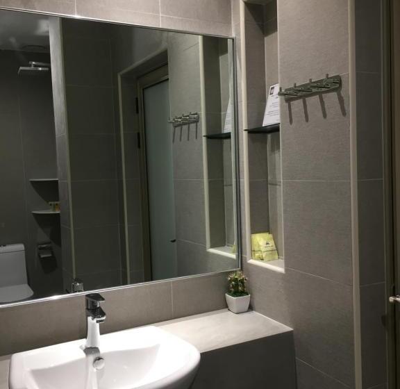 带大床的标准间, Meriton Inn